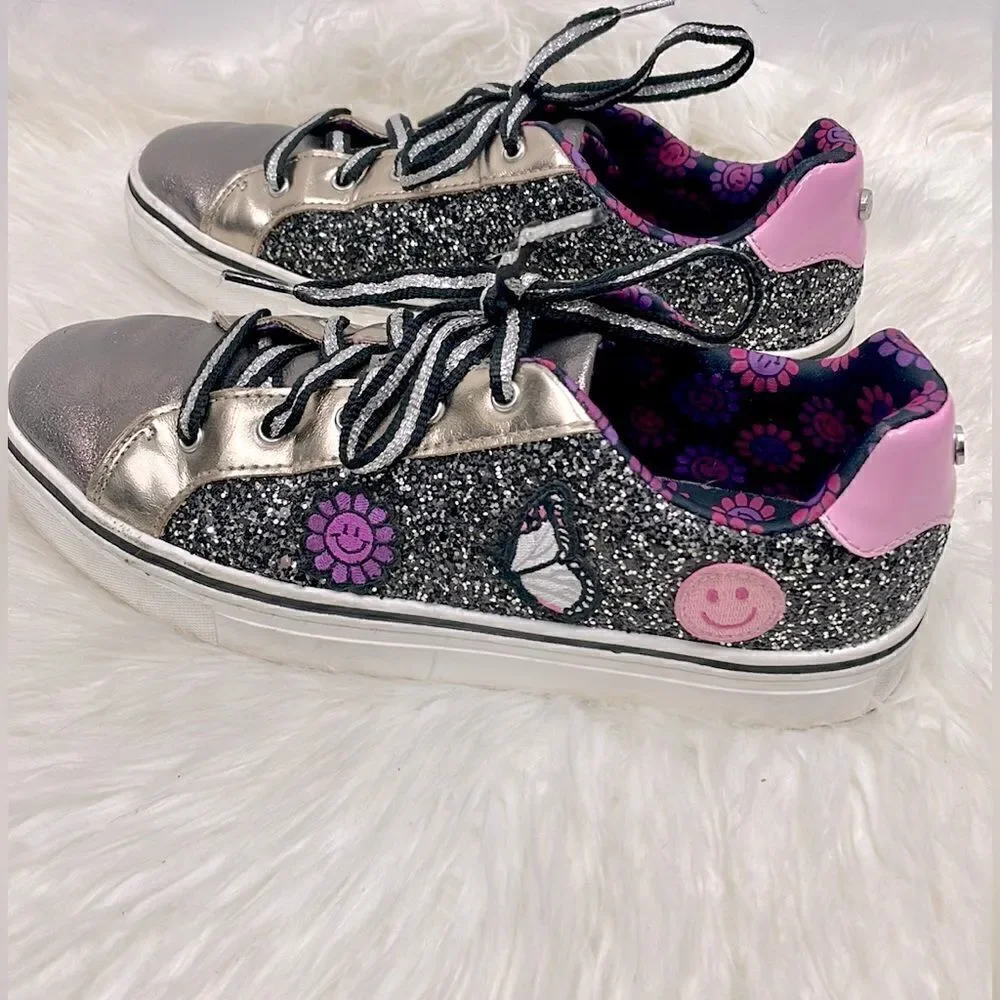 Madden NYC | Bitmoji,glitter,sneakers 6.0 black, bronze,pink.